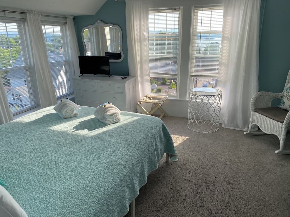 Lakeview House & Cottages