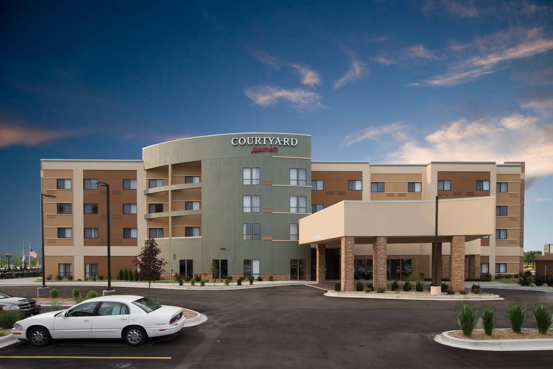 Courtyard By Marriott Bay City