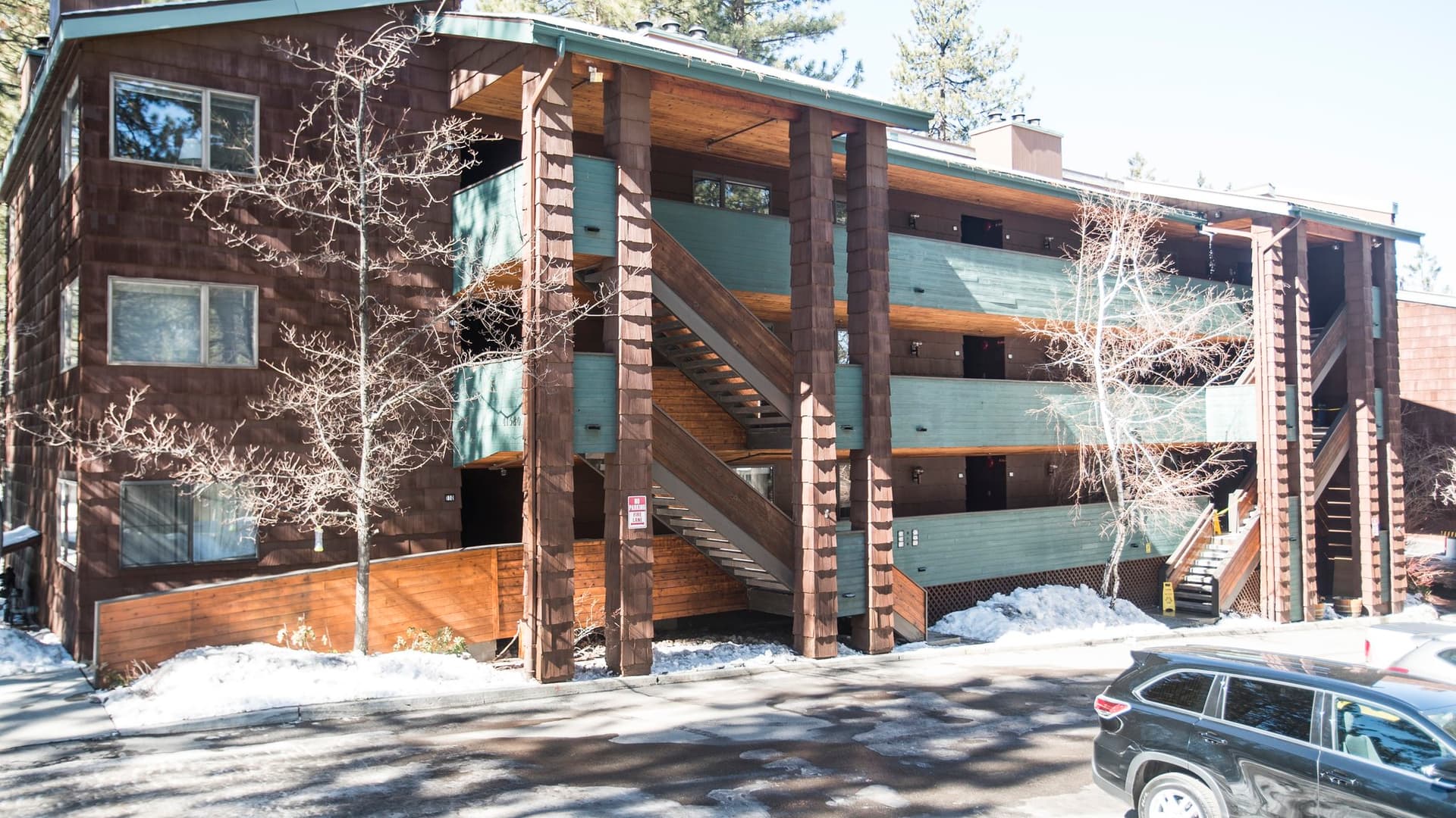 Snow Lake Lodge
