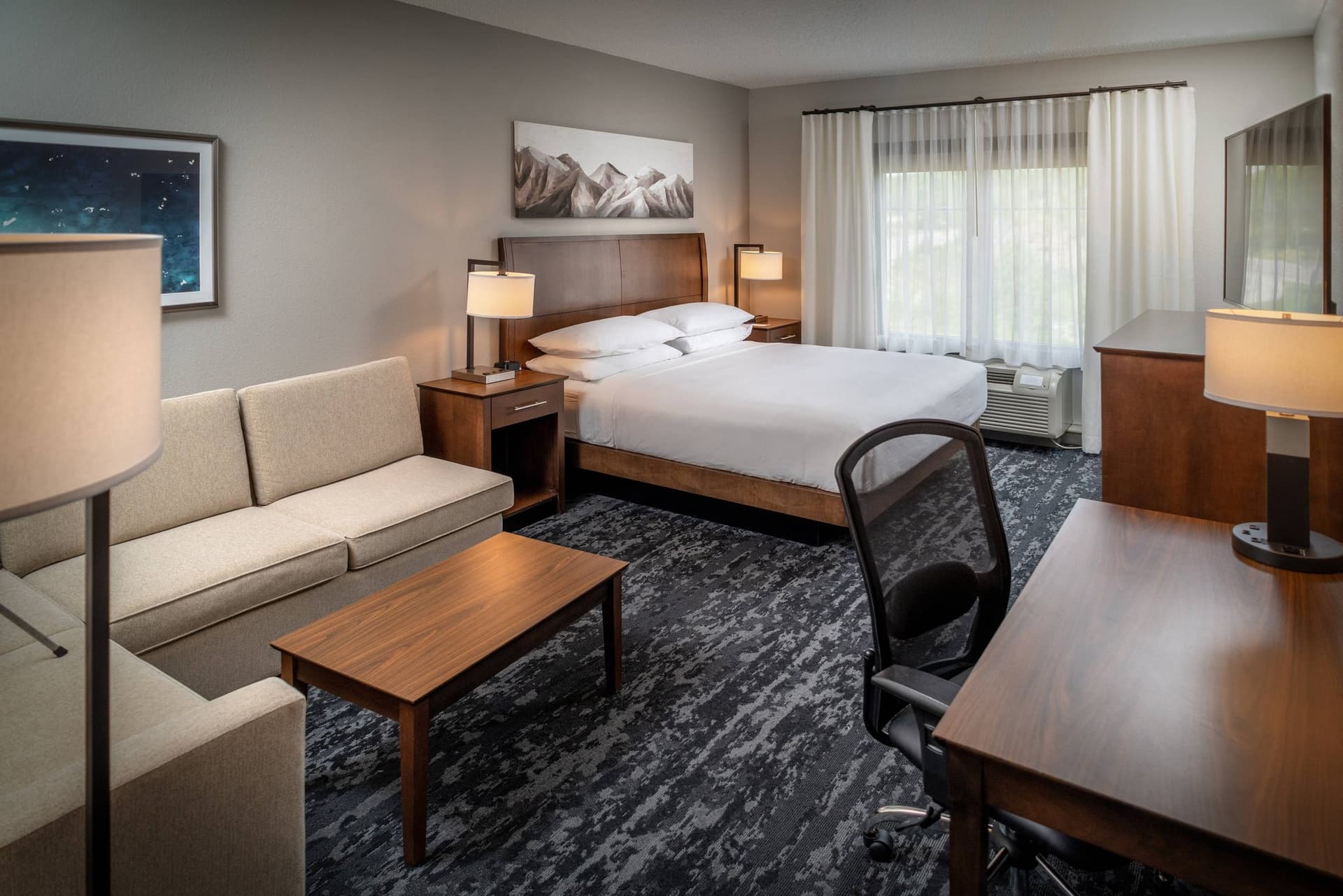 Delta Hotels By Marriott Huntington Mall