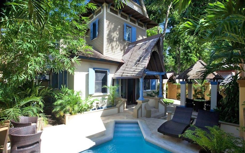 Covered patio with ocean view