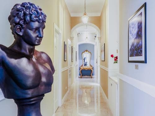 LOpera Rooms & Suite