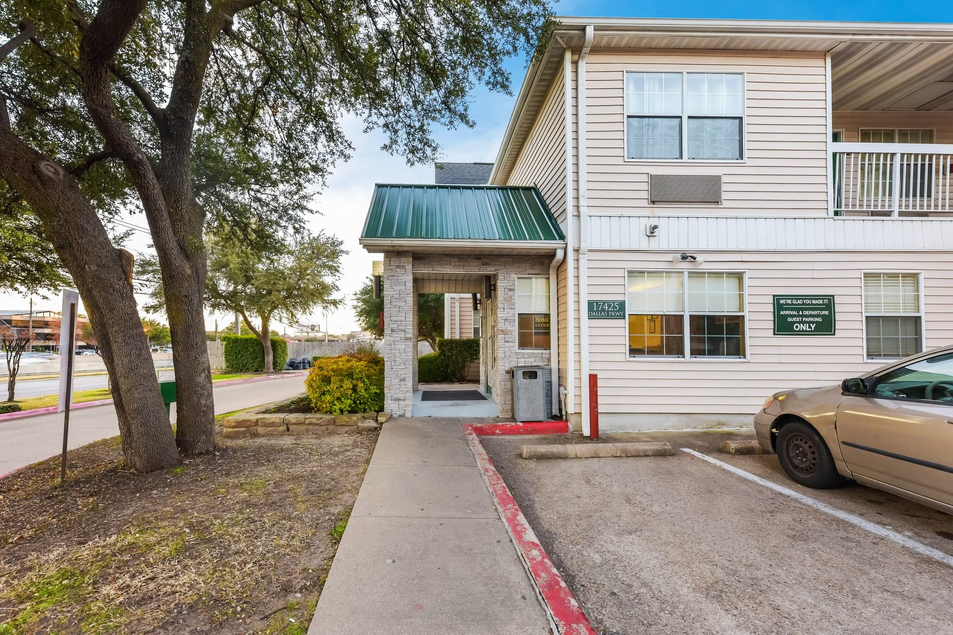 Hometowne Studios Dallas - North Addison/ Tollway