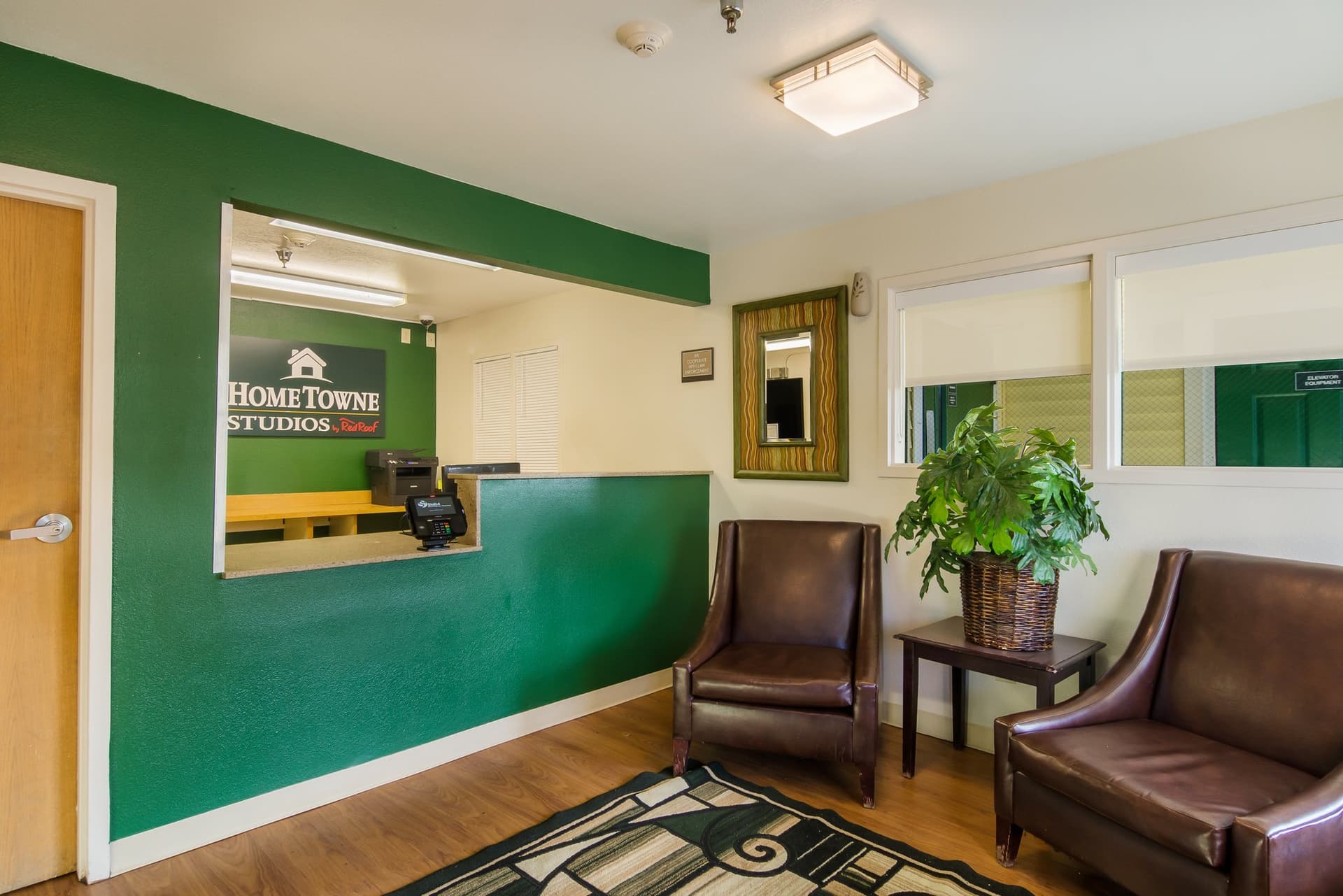 Hometowne Studios Denver - Glendale/ Cherry Creek