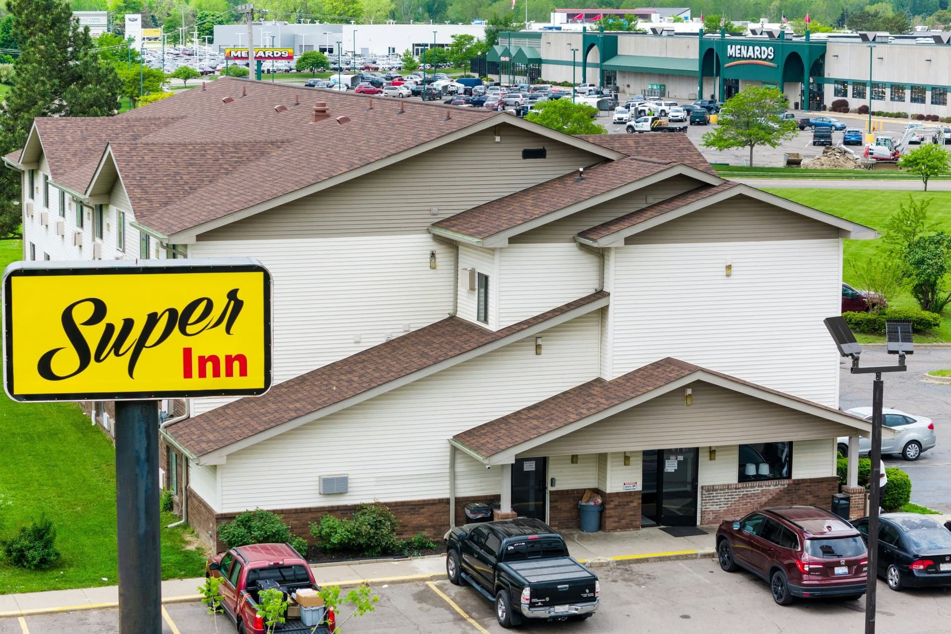 Super Inn By Oyo Lansing