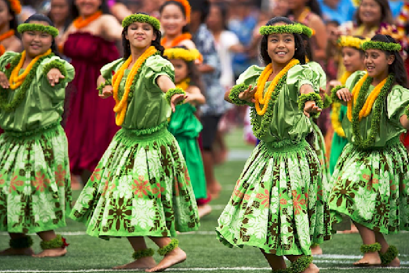 Hawaiian Luau party festive activities