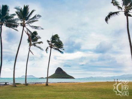 Kaaawa beach: Kualoa Regional Park