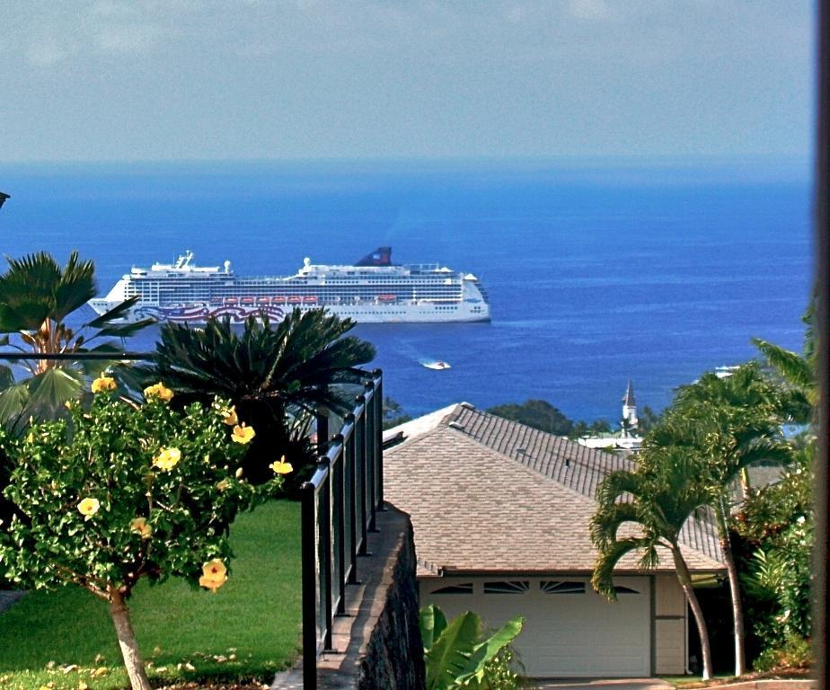 Kona Private 2 bedroom Panoramic Ocean View Villa By The Sea, Vacation Rental in Kona Resorts
