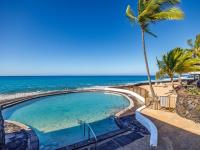 Kona condo rental: Casa De Emdeko - 2BR Condo Garden View #211