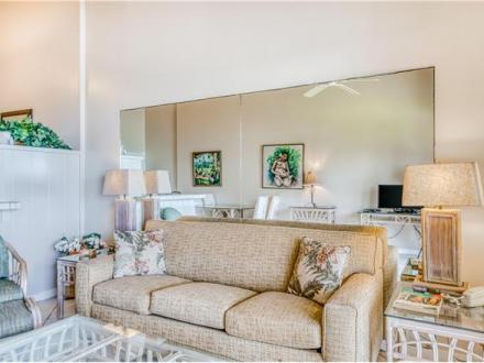 Lahaina condo rental: Mahina Surf - 1BR Condo #202